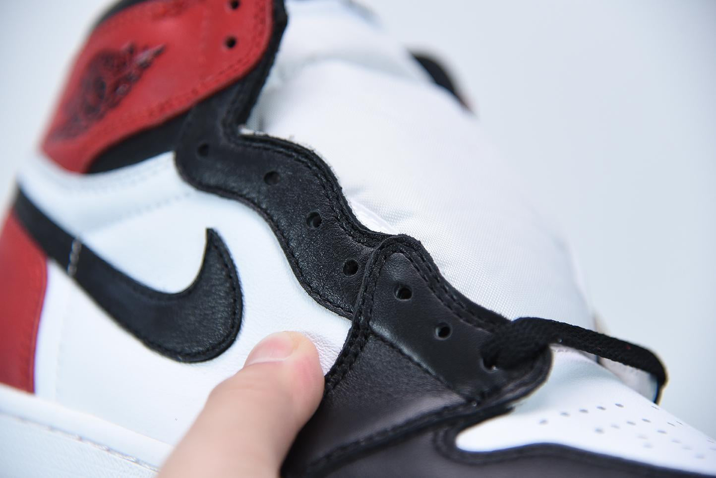 Nike Air Jordan 1 High Black Toe