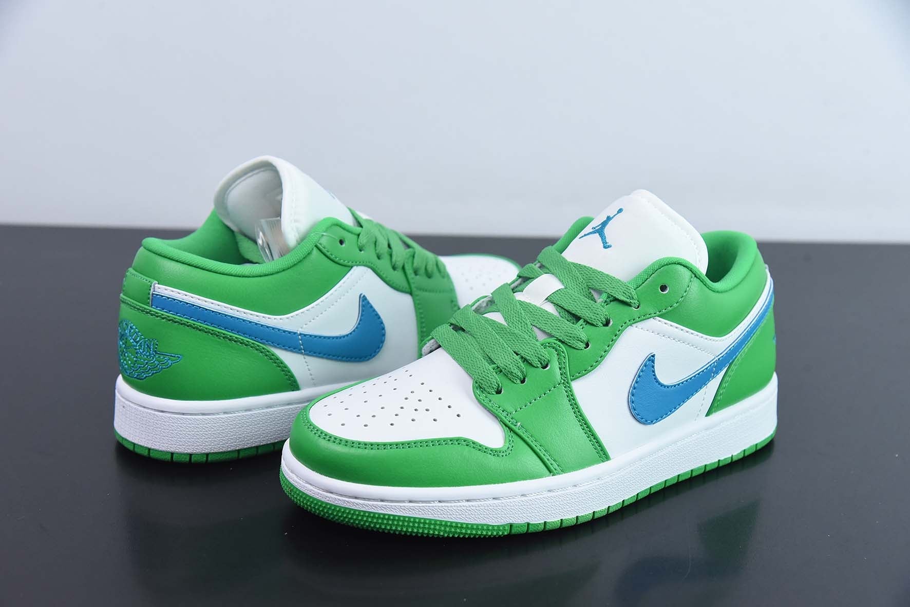 Nike Air Jordan 1 Low Lucky Green