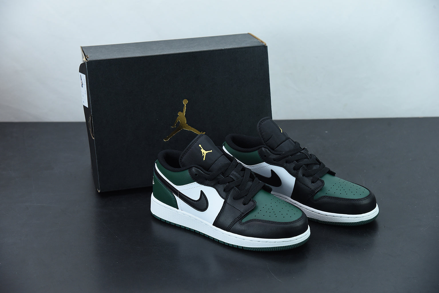 Nike Air Jordan 1 Low Pine Green
