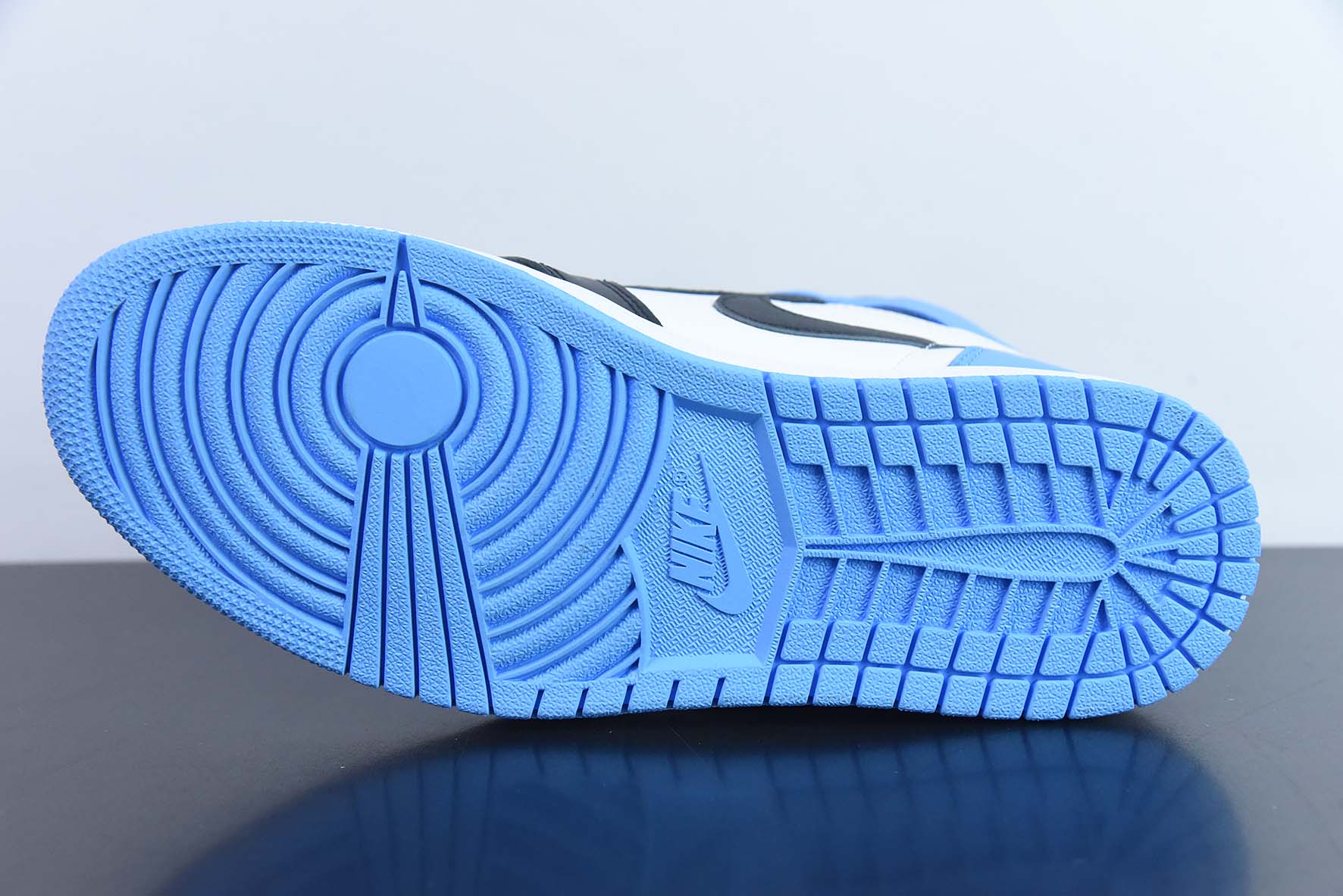 Nike Air Jordan 1 High UNC Toe