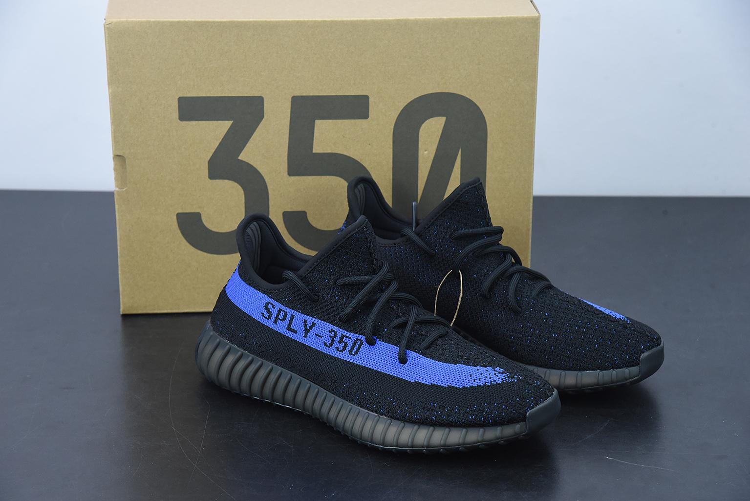 Adidas Yeezy Boost 350 V2 Dazzling Blue Main image