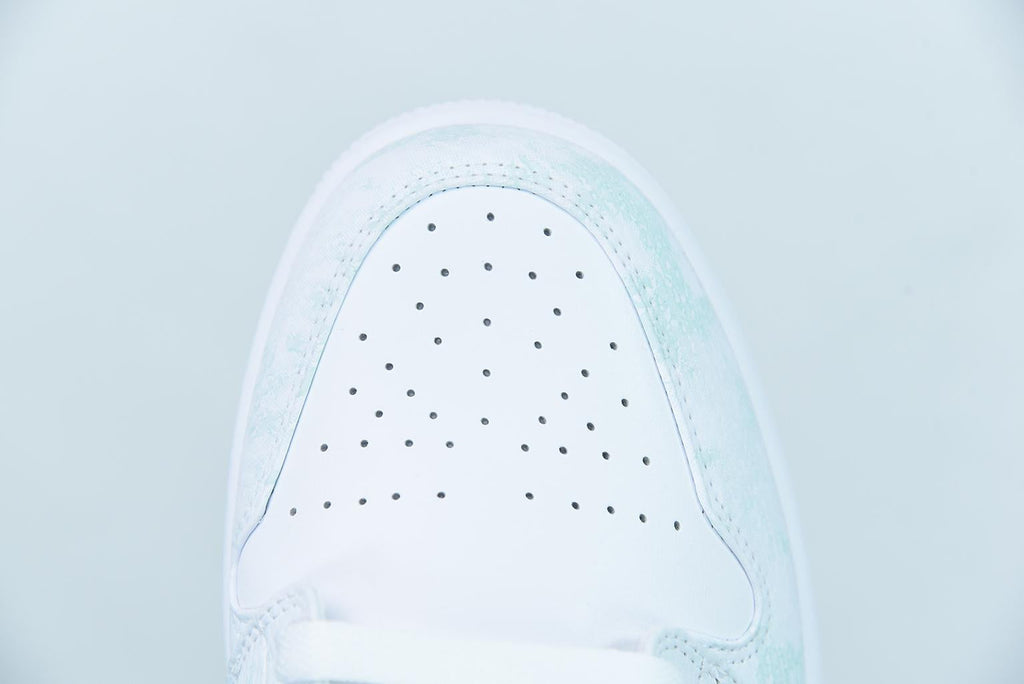 Nike Air Jordan 1 Mid Triple White