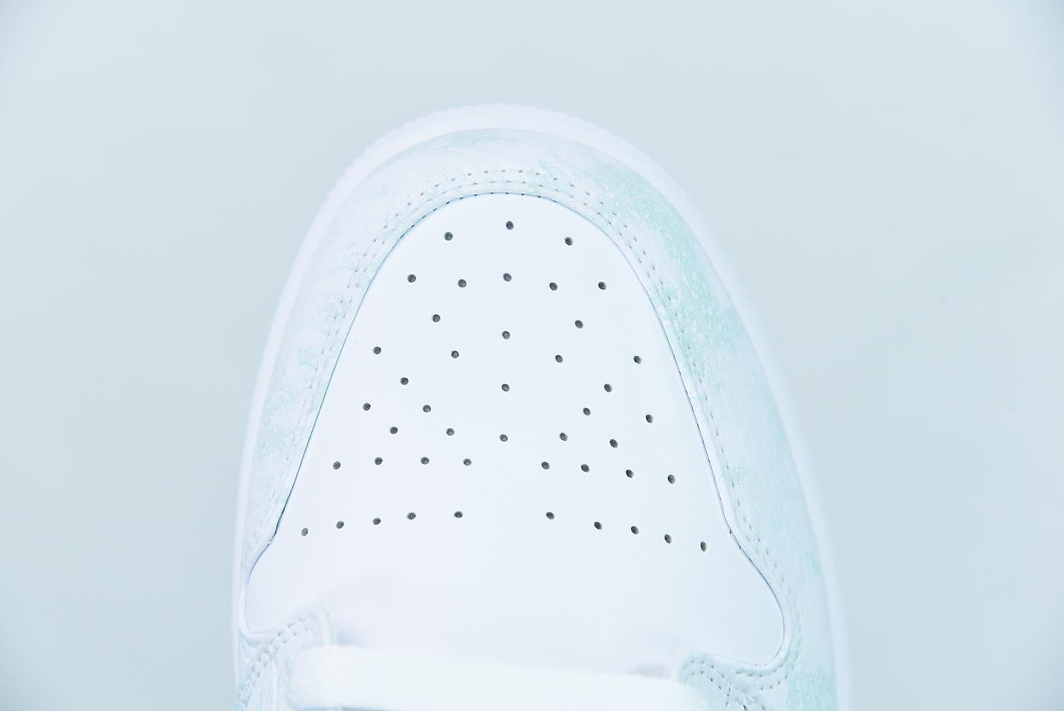 Nike Air Jordan 1 Mid Triple White