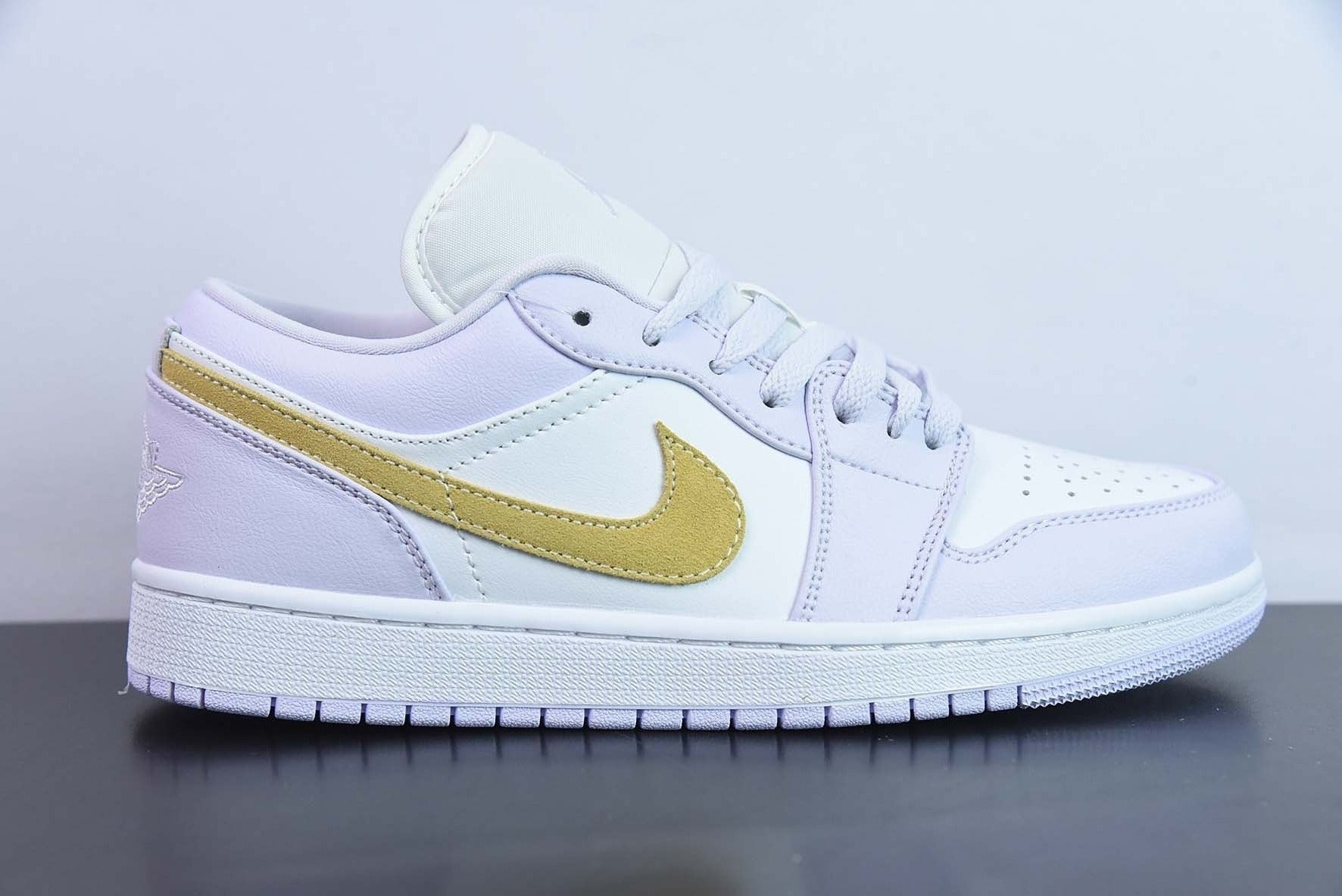 Nike Air Jordan 1 low Barely Grape