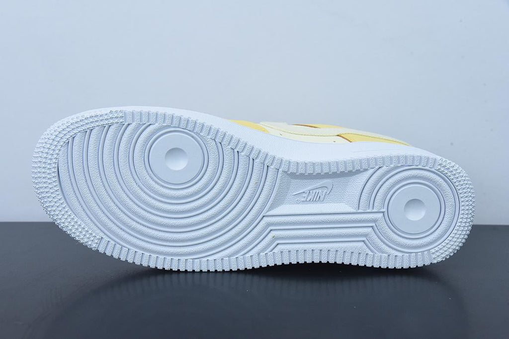 Nike Air Force 1 Low yellow