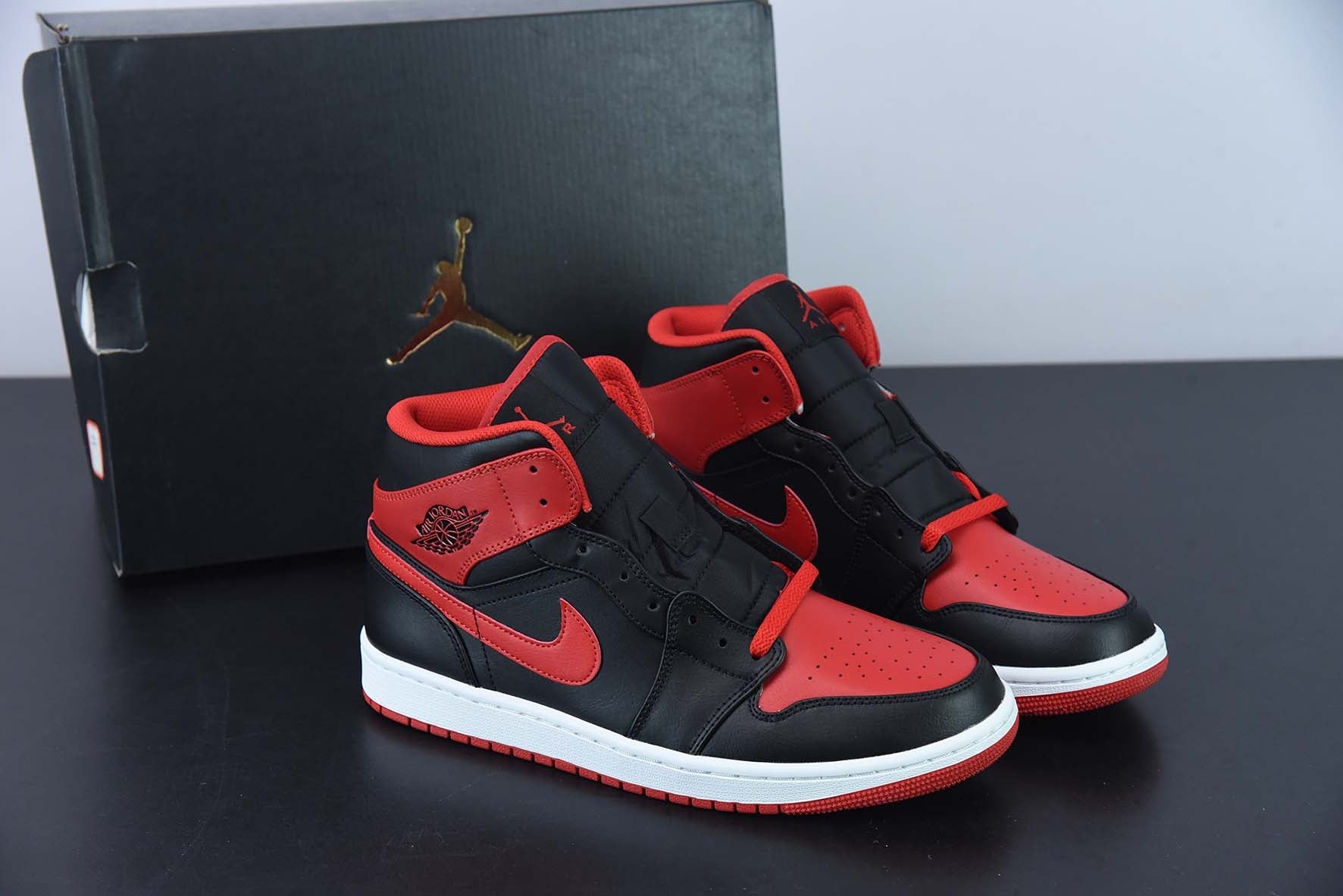 Nike Air Jordan 1 Mid Alternate Bred Main image