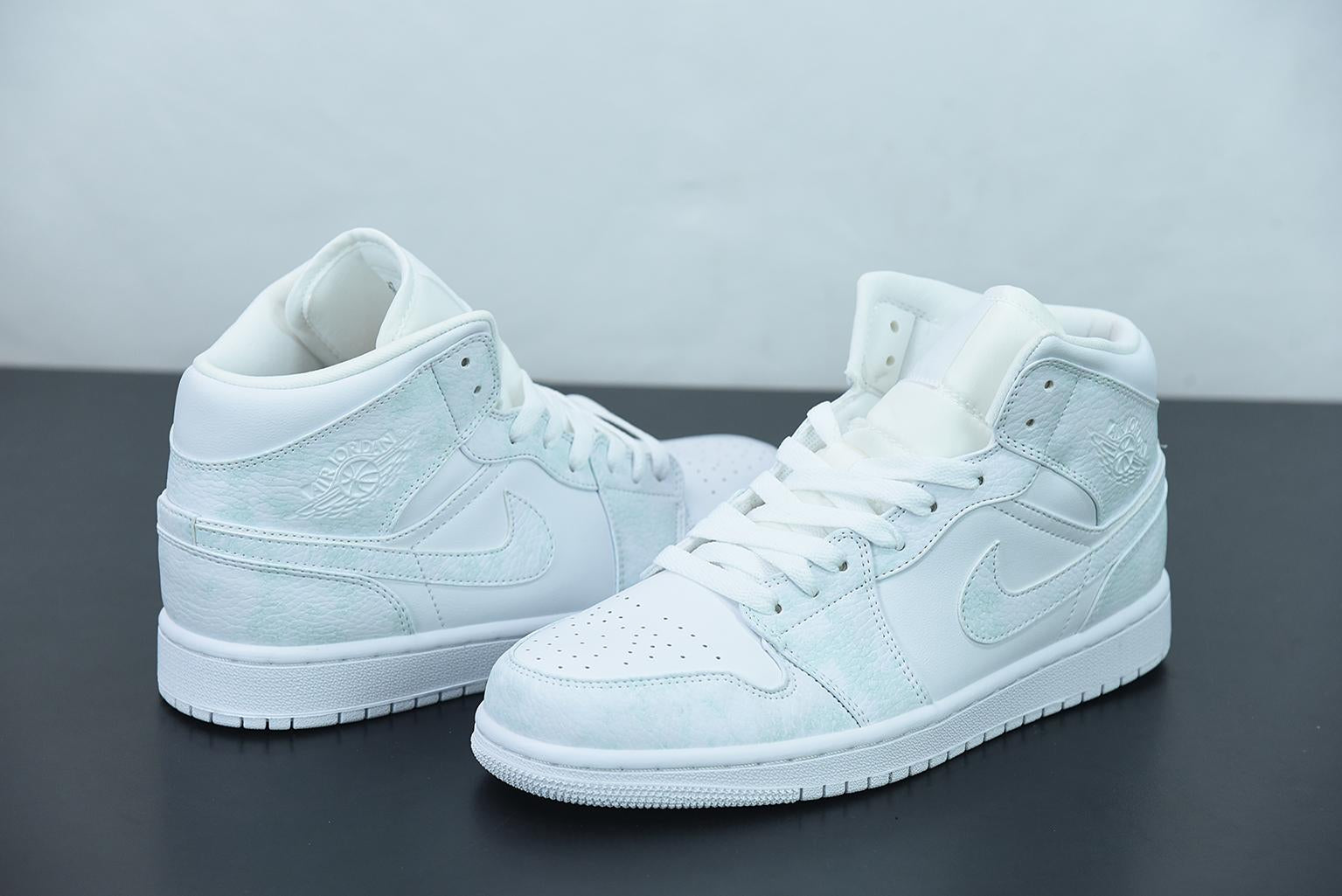 Nike Air Jordan 1 Mid Triple White Secondary image