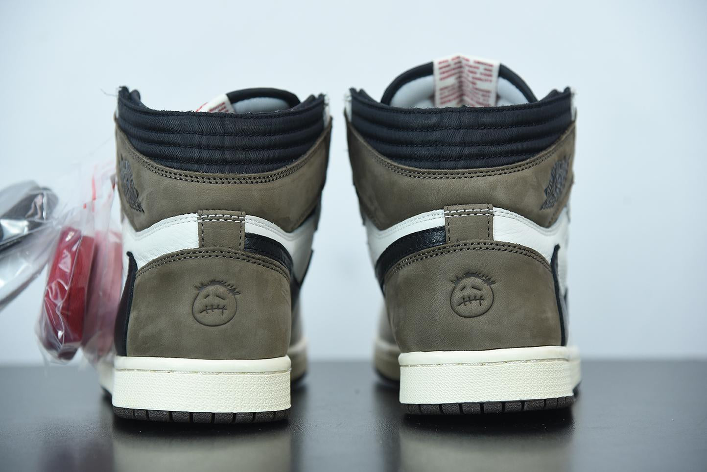 Nike Air Jordan 1 Retro High Dark Mocha x Travis Scott