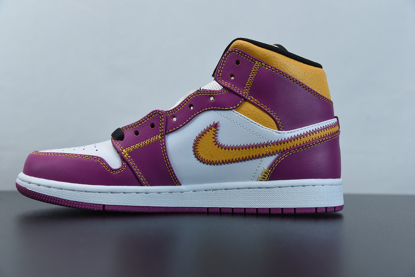 Nike Air Jordan 1 Mid DOD