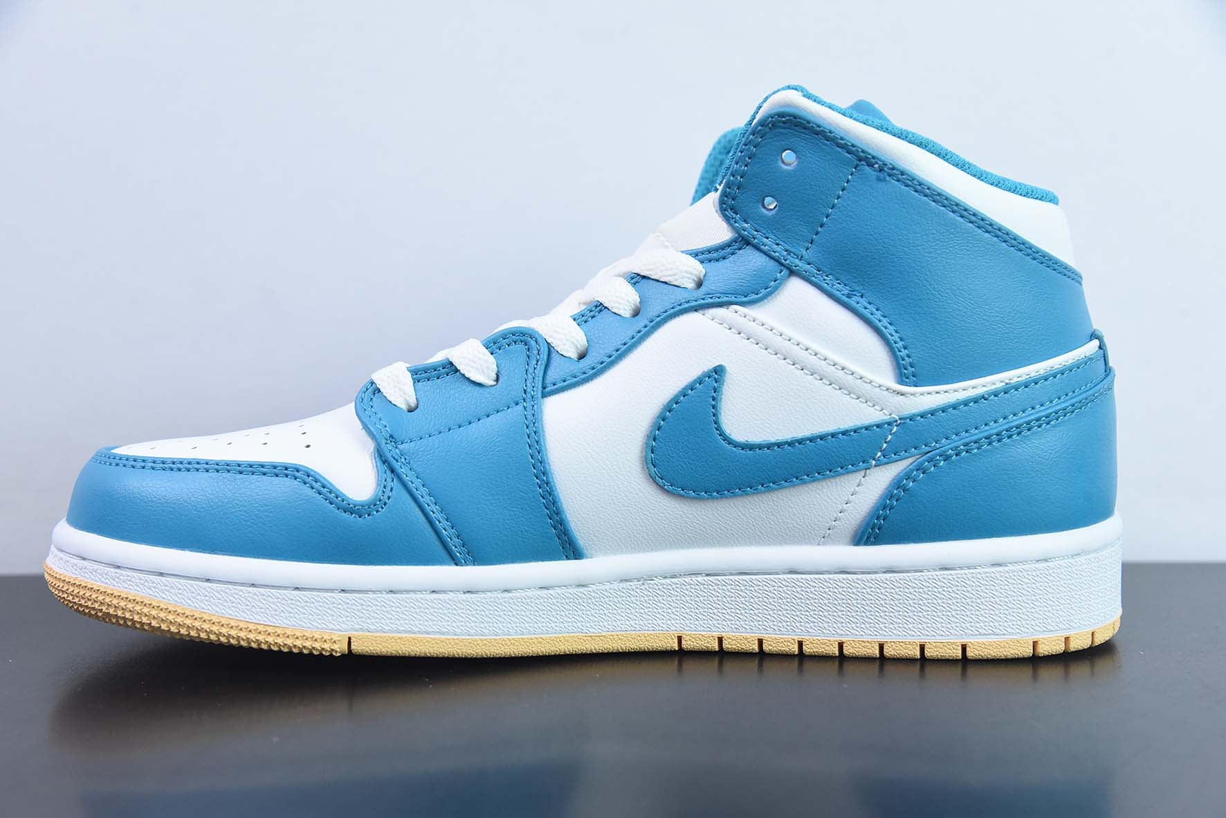 Nike Air Jordan 1 Mid Aquatone