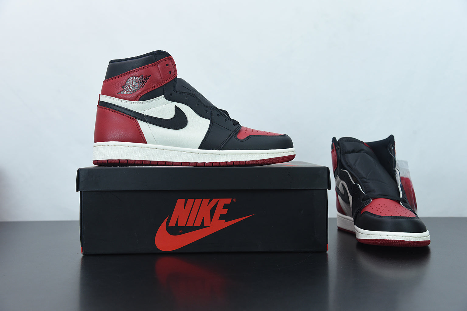 Nike Air Jordan 1 High Bred Toe