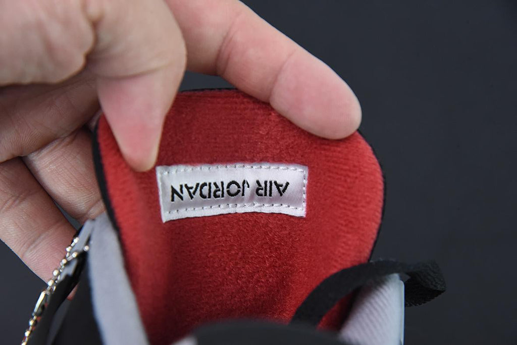 Nike Air Jordan 4 Bred (2019)