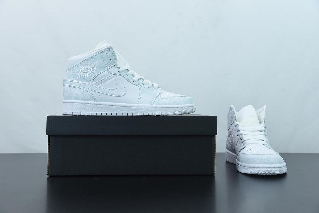 Nike Air Jordan 1 Mid Triple White