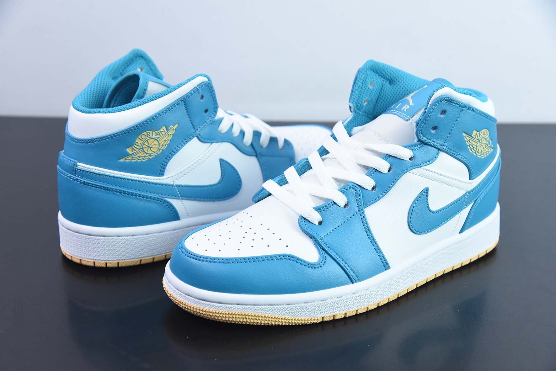 Nike Air Jordan 1 Mid Aquatone Secondary image