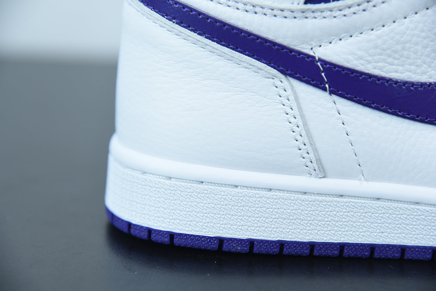 Nike Air Jordan 1 High Court Purple