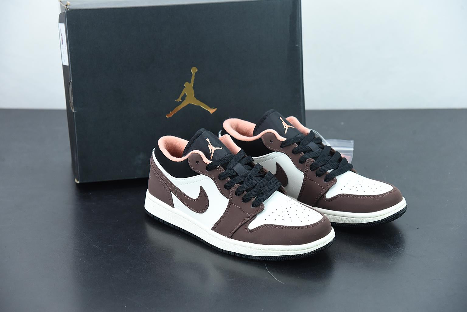 Nike Air Jordan 1 Low Mocha Main image