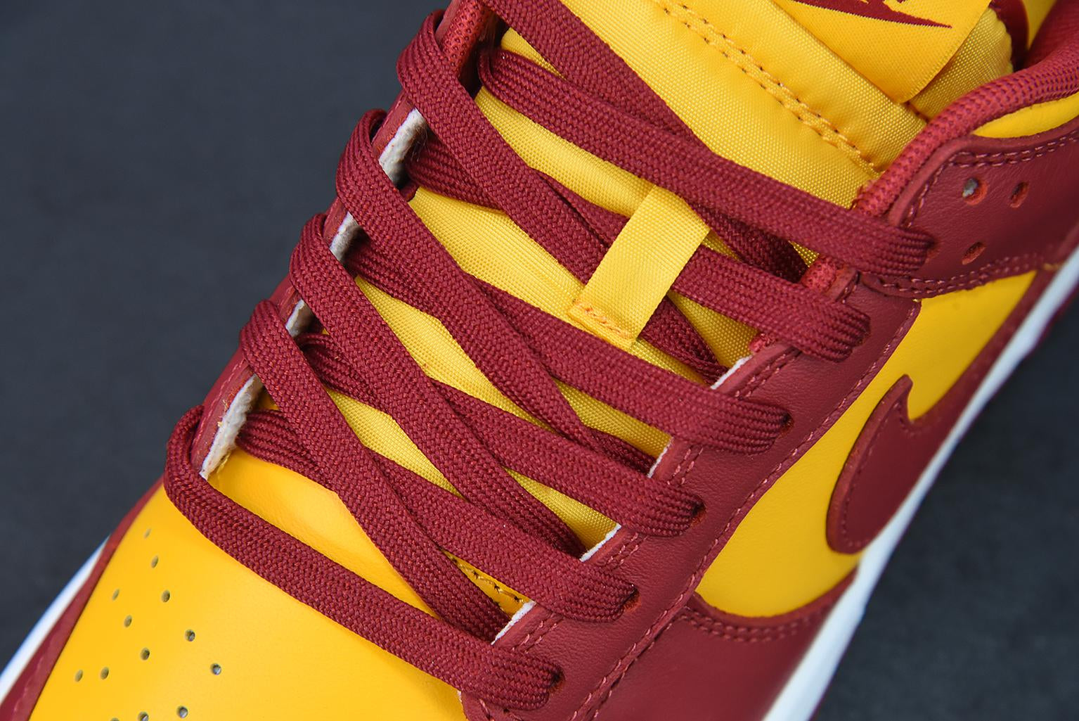 Nike SB Dunk Low Midas Gold