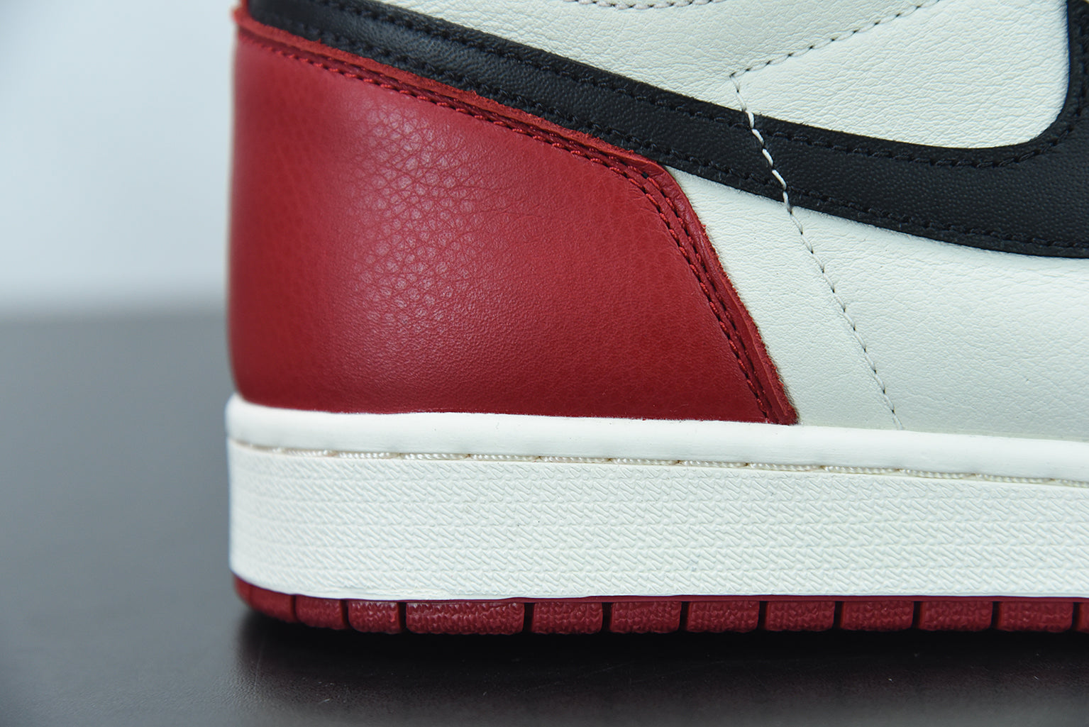 Nike Air Jordan 1 High Bred Toe