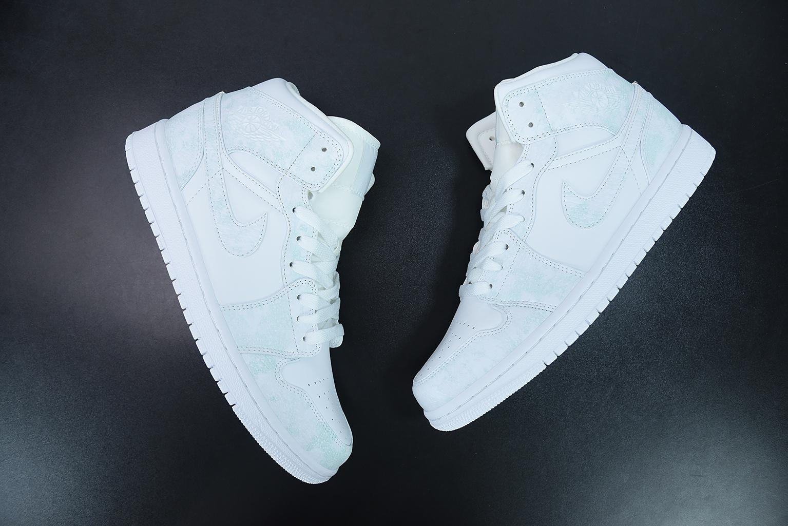 Nike Air Jordan 1 Mid Triple White