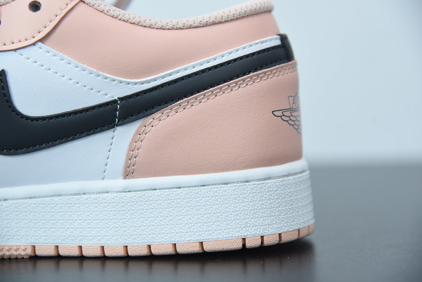 Nike Air Jordan 1 Low Light Artic Pink