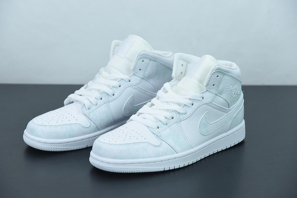 Nike Air Jordan 1 Mid Triple White