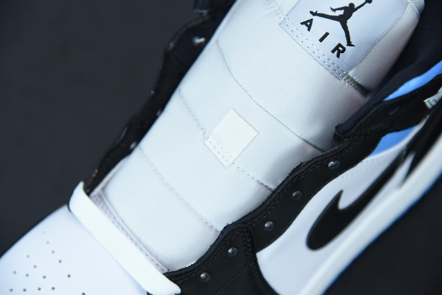 Nike Air Jordan 1 Mid  University Blue