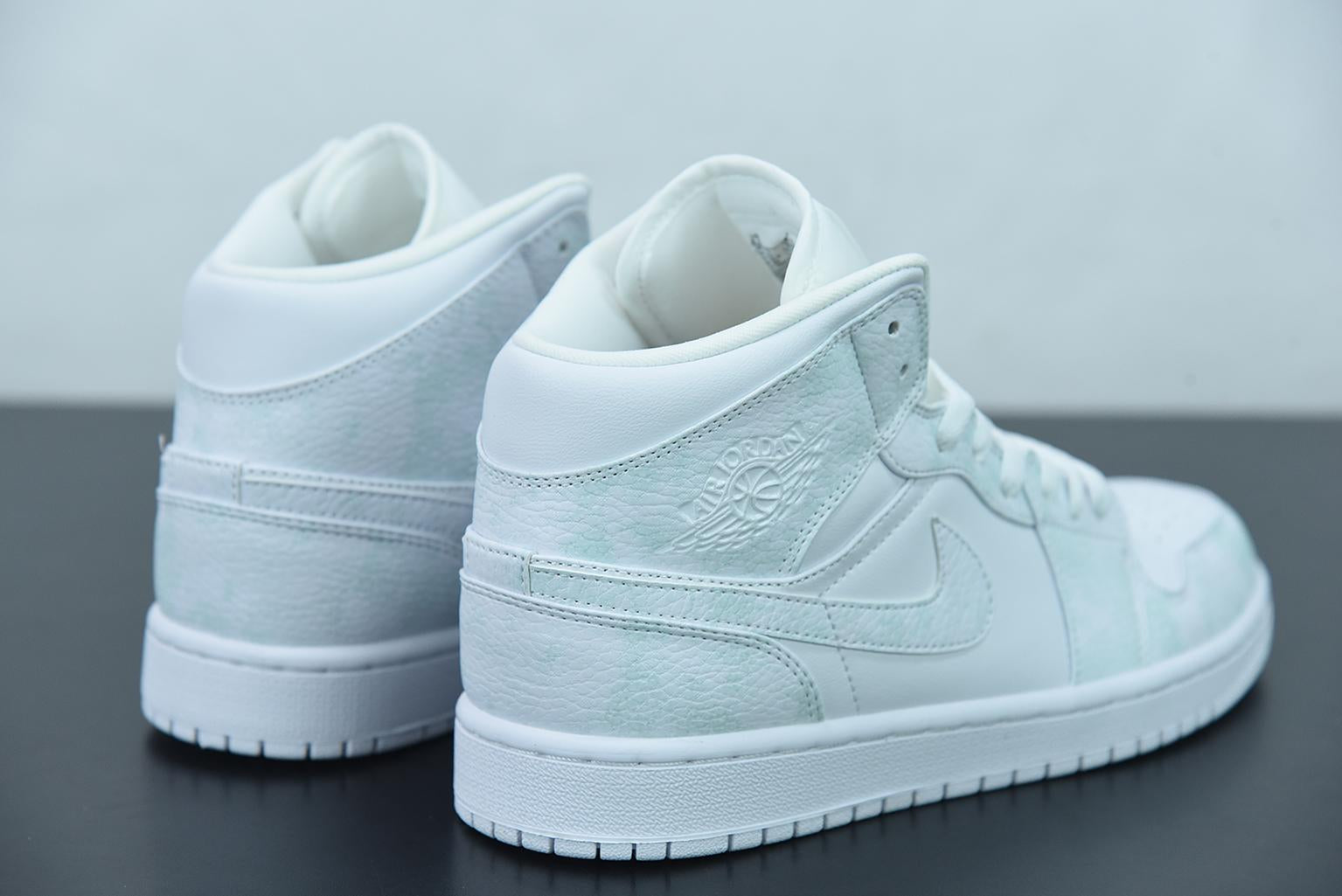 Nike Air Jordan 1 Mid Triple White
