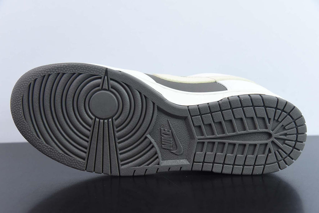 Nike SB Dunk Low mocha