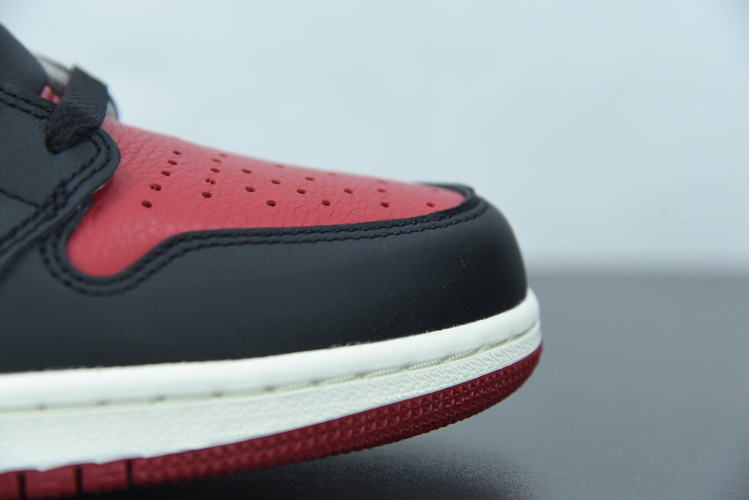 Nike Air Jordan 1 High Bred Toe