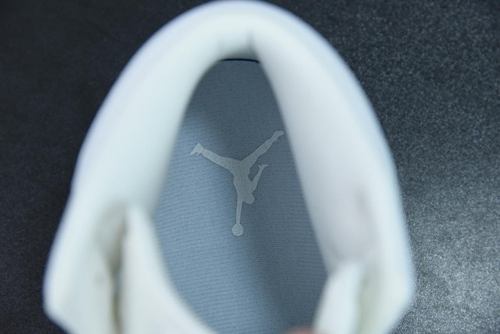 Nike Air Jordan 1 Mid Triple White