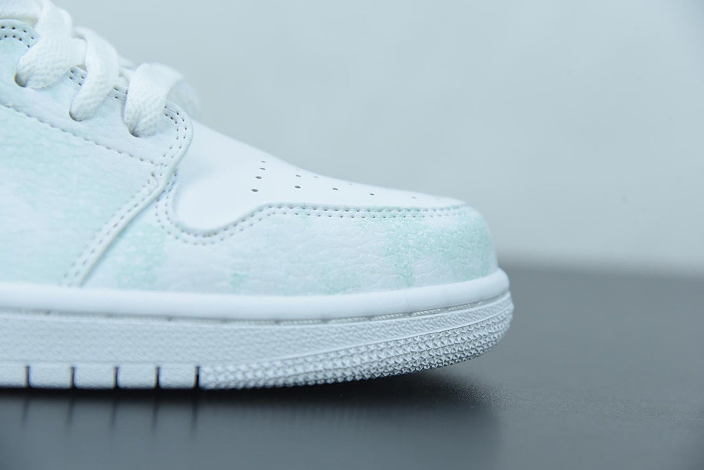 Nike Air Jordan 1 Mid Triple White