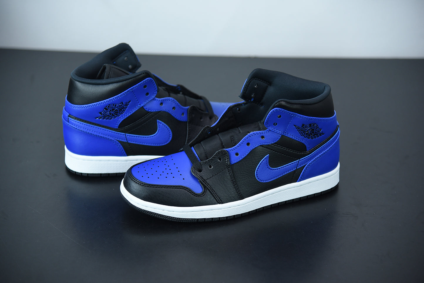 Nike Air Jordan 1 Mid Hyper Royal Secondary image